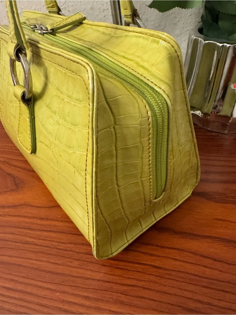 Vintage Guess Croc-Embossed Shoulder Bag in Lime